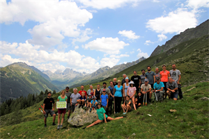 Fleißige Helfer beim Vielfaltertag auf der Alpe Käfera